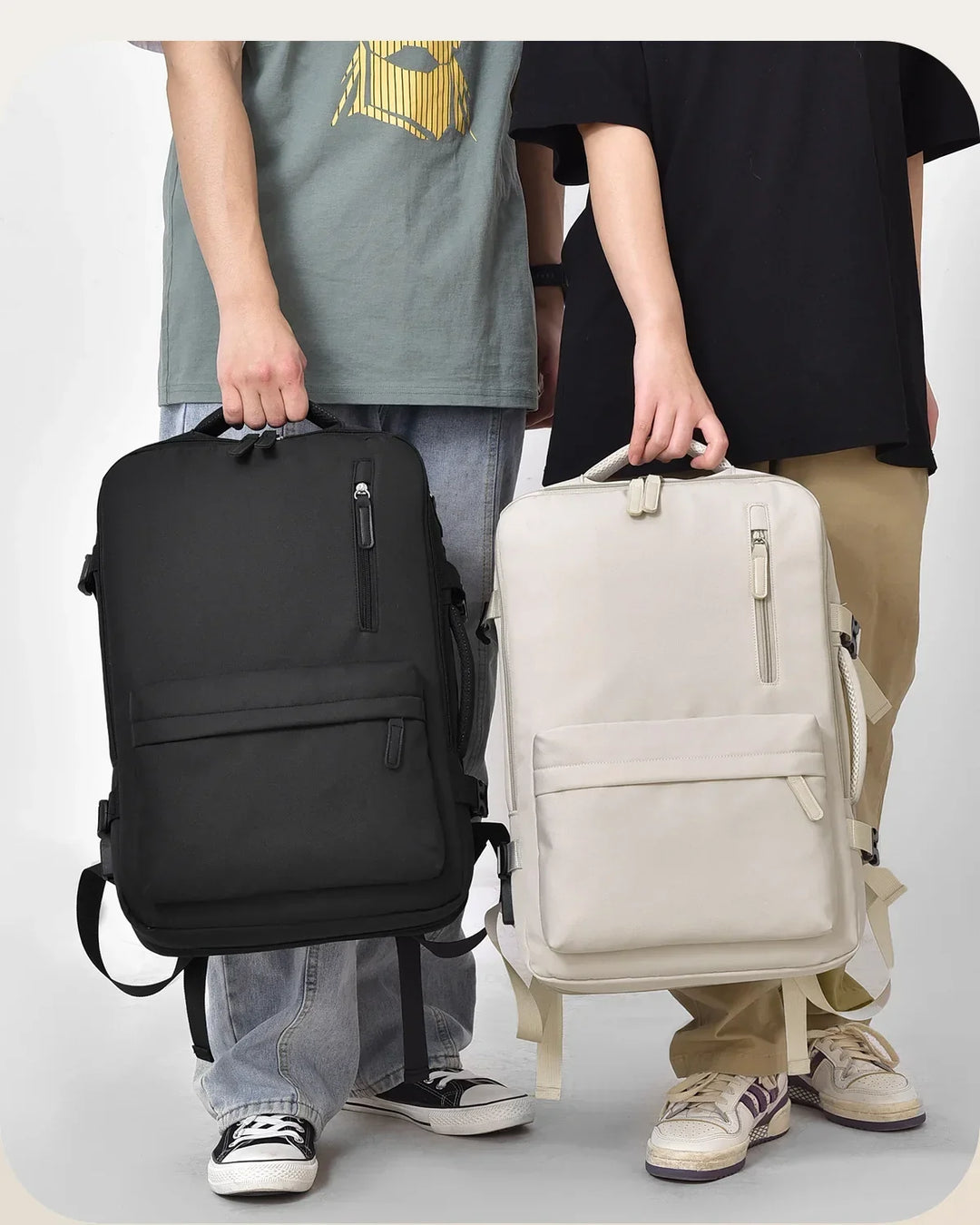 Détail de l'extension du sac à dos voyage femme, bagage cabine polyvalent et spacieux.