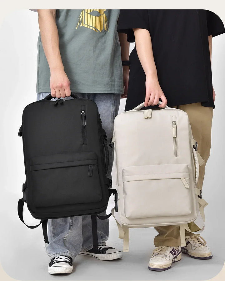 Détail de l'extension du sac à dos voyage femme, bagage cabine polyvalent et spacieux.
