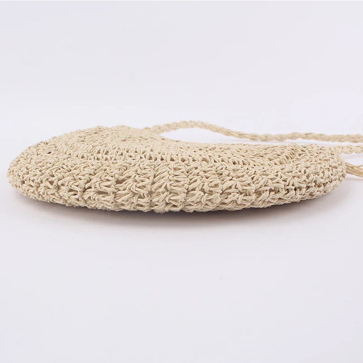 Sac d'été femme en paille, style bohème et artisanal. Accessoire indispensable pour une allure naturelle.