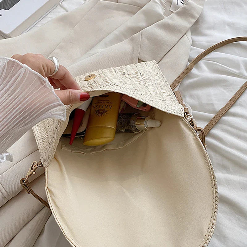 Sac d'été en paille, bandoulière pratique, parfait pour les journées ensoleillées et la plage.