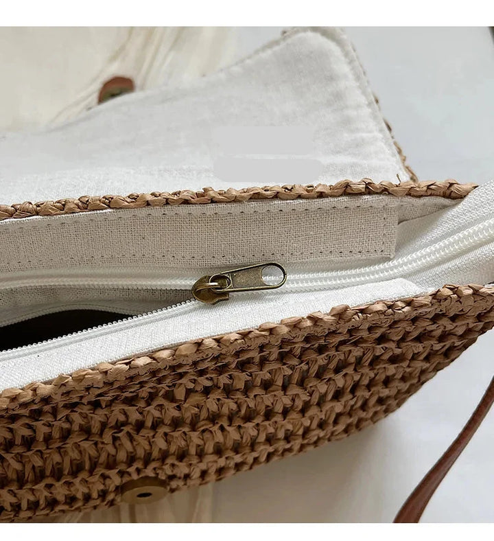 Sac en paille Azalée rectangulaire, design moderne et léger, idéal pour femme chic et estivale.
