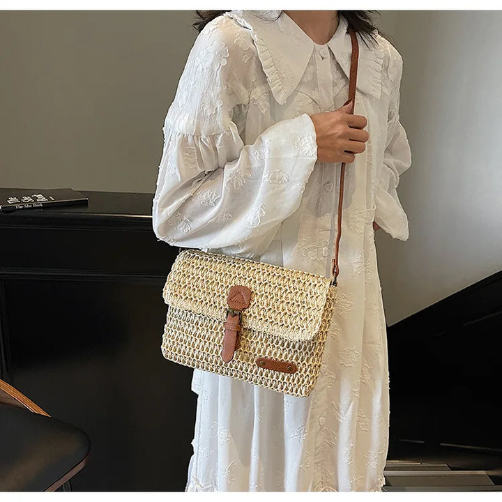 Sac en paille rectangulaire Azalée femme, bandoulière confortable, style naturel et chic pour l'été.