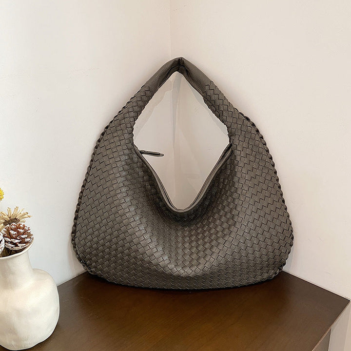"Sac épaule souple tressé grand format, similicuir élégant pour femmes, coloré et spacieux avec poignée confortable."