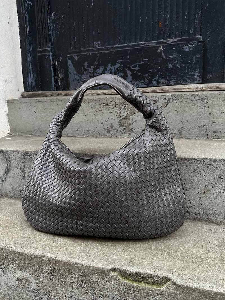 "Sac épaule souple tressé grand format, similicuir élégant pour femmes, coloré et spacieux avec poignée confortable."