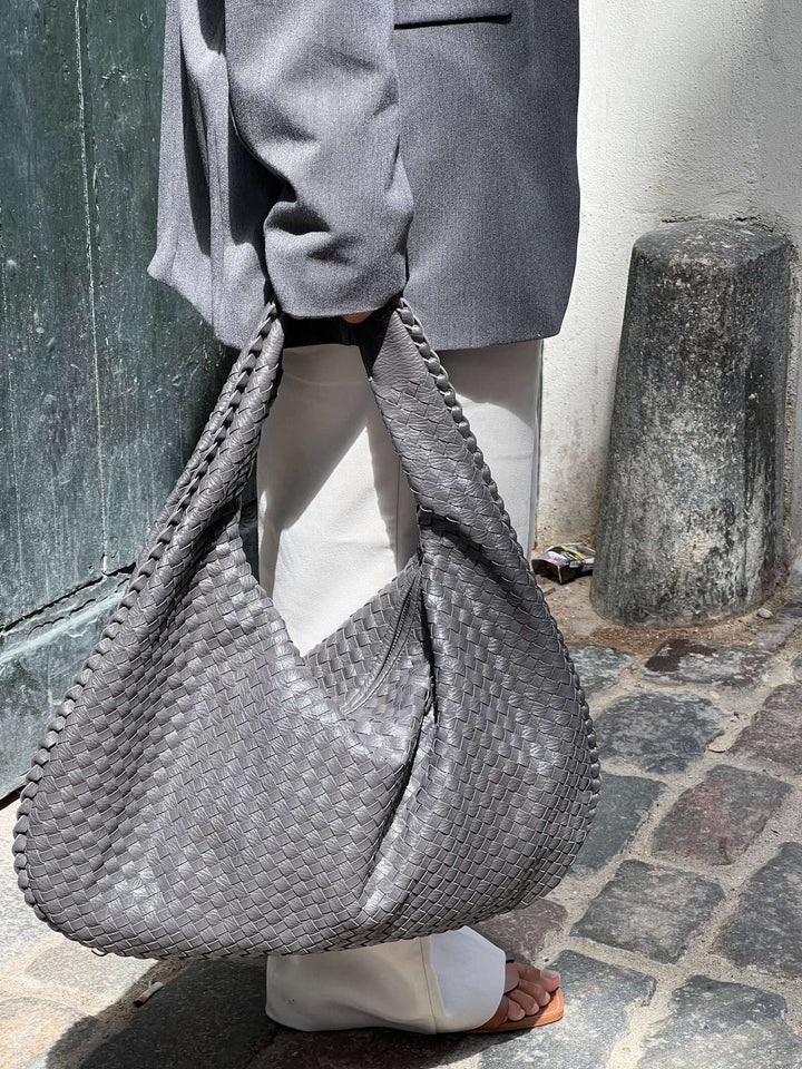 "Sac épaule souple tressé grand format, similicuir élégant pour femmes, coloré et spacieux avec poignée confortable."