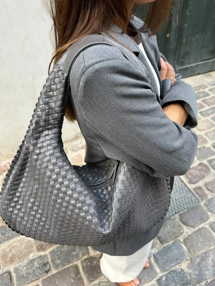 "Sac épaule souple tressé grand format, similicuir élégant pour femmes, coloré et spacieux avec poignée confortable."