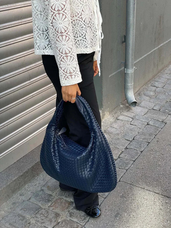 "Sac épaule souple tressé grand format, similicuir élégant pour femmes, coloré et spacieux avec poignée confortable."