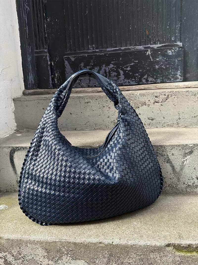 "Sac épaule souple tressé grand format, similicuir élégant pour femmes, coloré et spacieux avec poignée confortable."