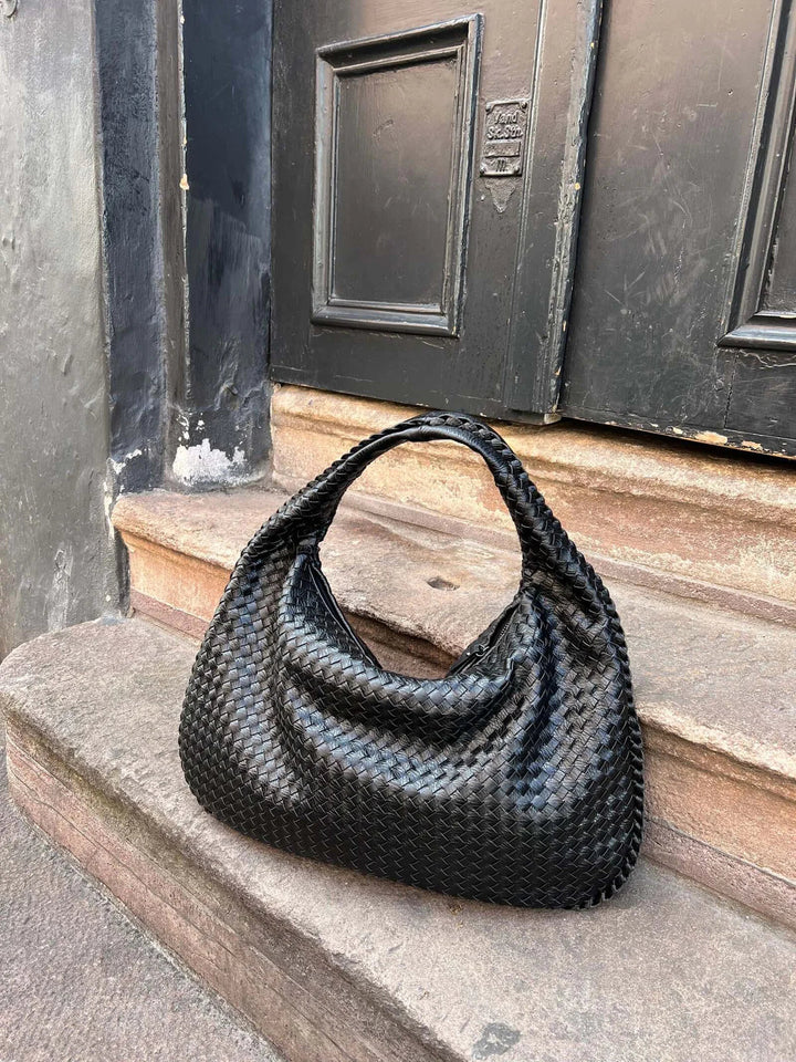 "Sac épaule souple tressé grand format, similicuir élégant pour femmes, coloré et spacieux avec poignée confortable."