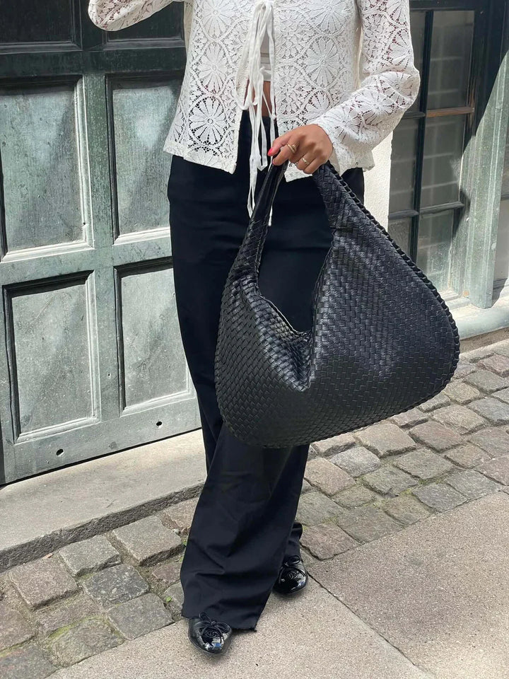 "Sac épaule souple tressé grand format, similicuir élégant pour femmes, coloré et spacieux avec poignée confortable."