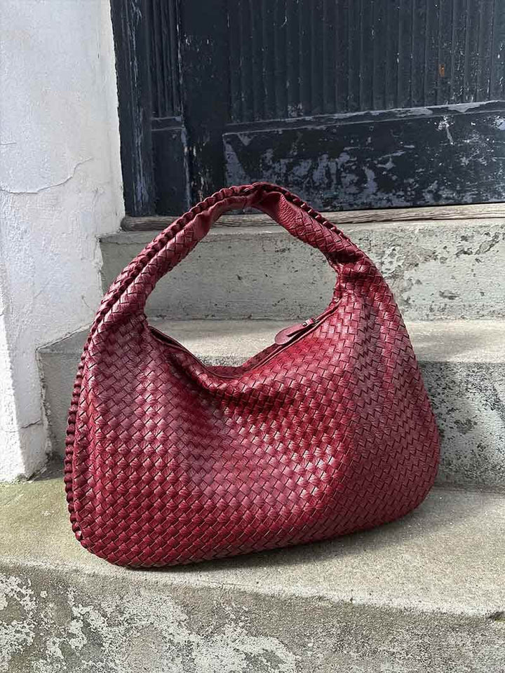 "Sac épaule souple tressé grand format, similicuir élégant pour femmes, coloré et spacieux avec poignée confortable."