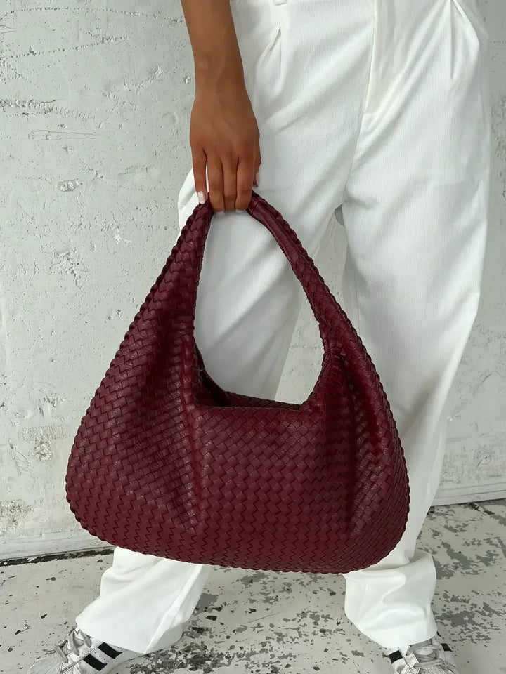 "Sac épaule souple tressé grand format, similicuir élégant pour femmes, coloré et spacieux avec poignée confortable."
