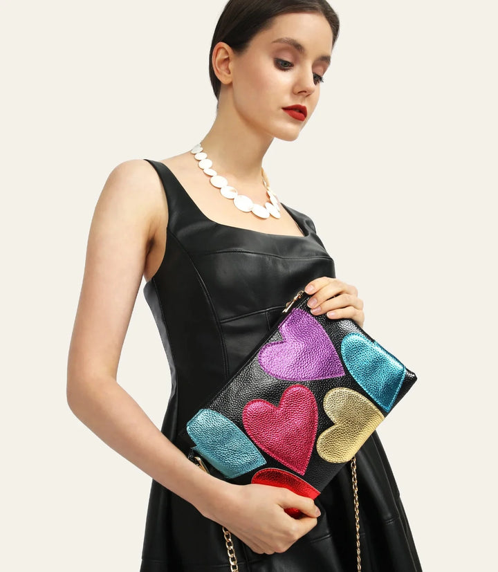 Sac pochette soirée femme, bandoulière amovible, métallisé cœurs brillants. Très chic.