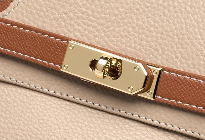Sac à main en cuir véritable Amalfi, parfait pour les femmes qui recherchent luxe et praticité.