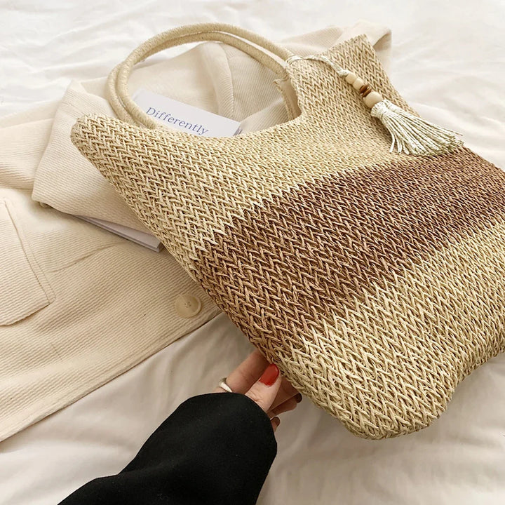 Sac bandoulière en paille tressée pour femme, cabas naturel et chic, mode estivale.