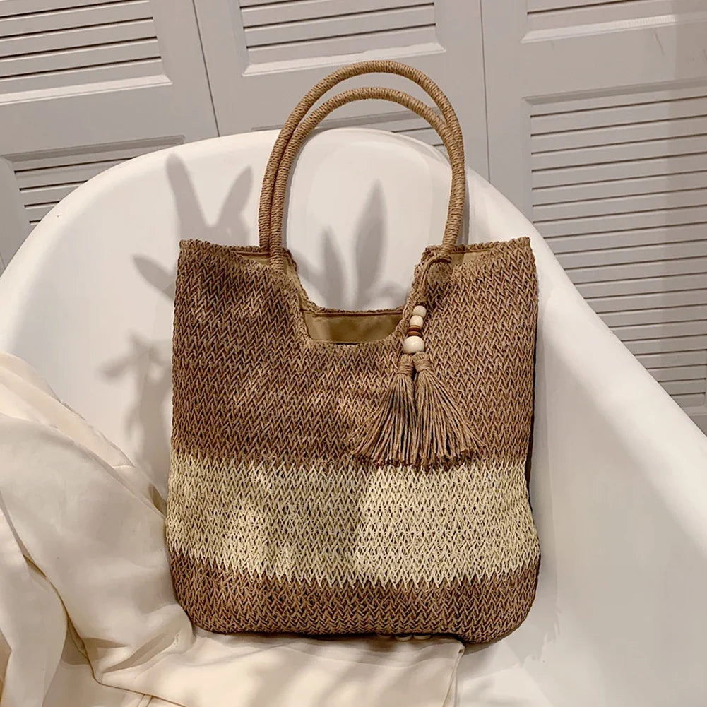 Sac en paille femme, grand fourre-tout estival, accessoire de plage tendance.