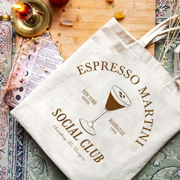 Sac fourre-tout femme imprimé cocktails, léger et tendance. Idéal pour le shopping ou la plage en été.