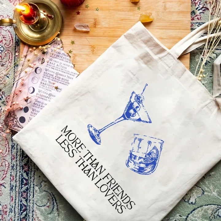 Sac fourre-tout femme en toile canvas léger, motif cocktails tendance. Parfait comme sac de plage ou shopping d'été.