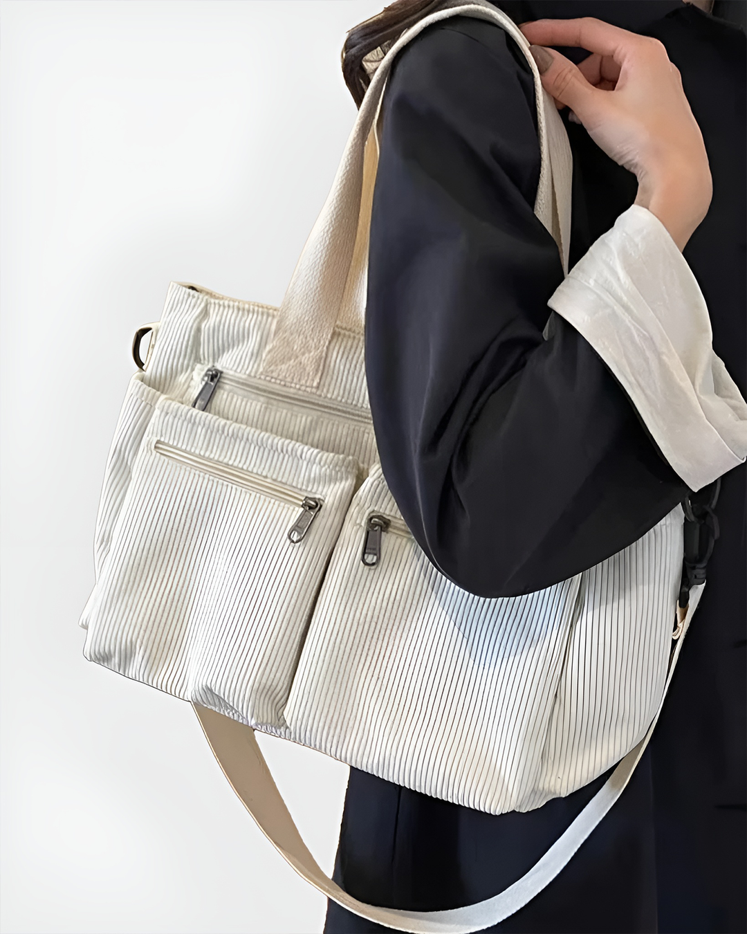 Sac de travail femme en velours côtelé, léger et zippé. Un cabas polyvalent pour un look chic et quotidien.