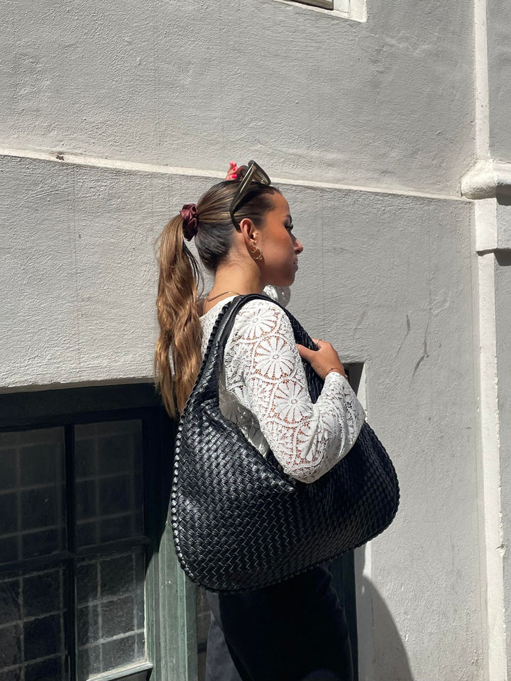 Sac fourre-tout femme élégant en cuir végétalien, spacieux pour le quotidien ou le travail.
