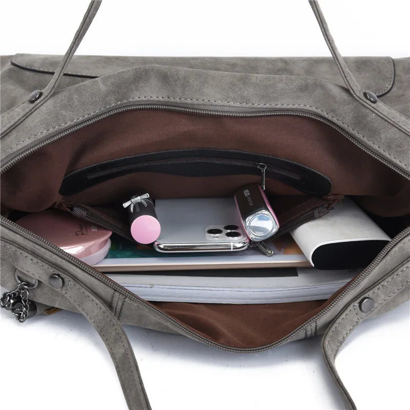 Sac tendance femme, grand format, simili-cuir élégant. Idéal pour lycée, documents et affaires personnelles.