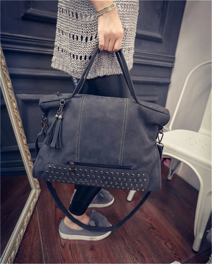 Sac fourre-tout en simili-cuir robuste. Spacieux et chic, parfait pour le lycée, les cours et le travail.