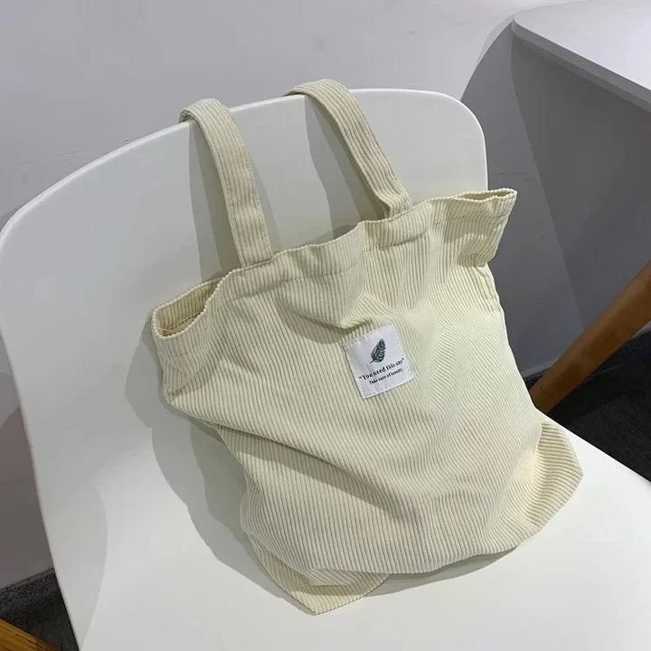Sac femme en velours côtelé, un fourre-tout élégant et spacieux, idéal pour le quotidien.