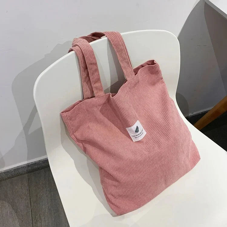 Sac fourre-tout femme en velours côtelé pour un style élégant et pratique, sac épaule mode.