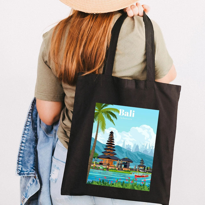 Sac fourre-tout femme élégant style balinais en coton pour la plage ou le voyage, parfait pour l'été chic.