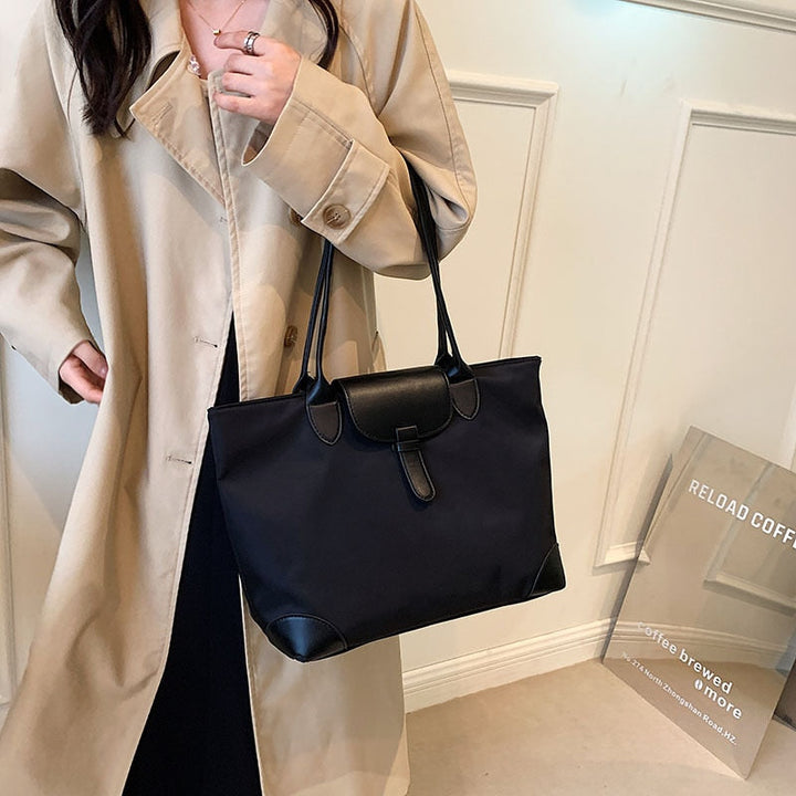 Sac fourre-tout noir élégant pour femme, parfait pour le quotidien et les accessoires de mode