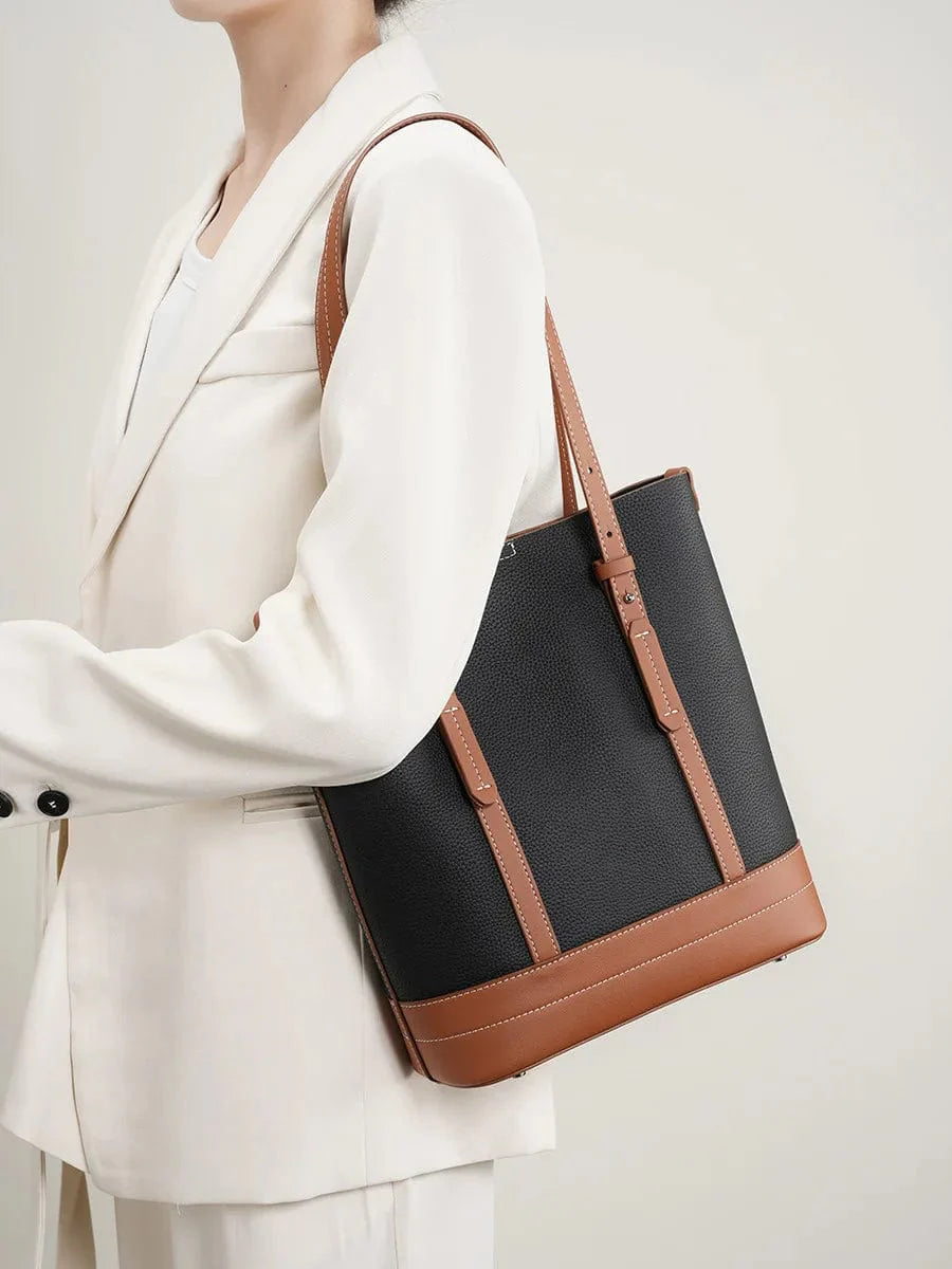 Sac fourre-tout femme en cuir grainé, parfait pour un look chic au quotidien