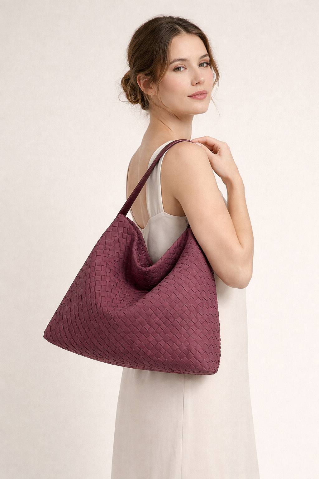 Sac fourre-tout tressé élégant pour femmes, grand format. Idéal pour le quotidien. Accessoire de mode chic.