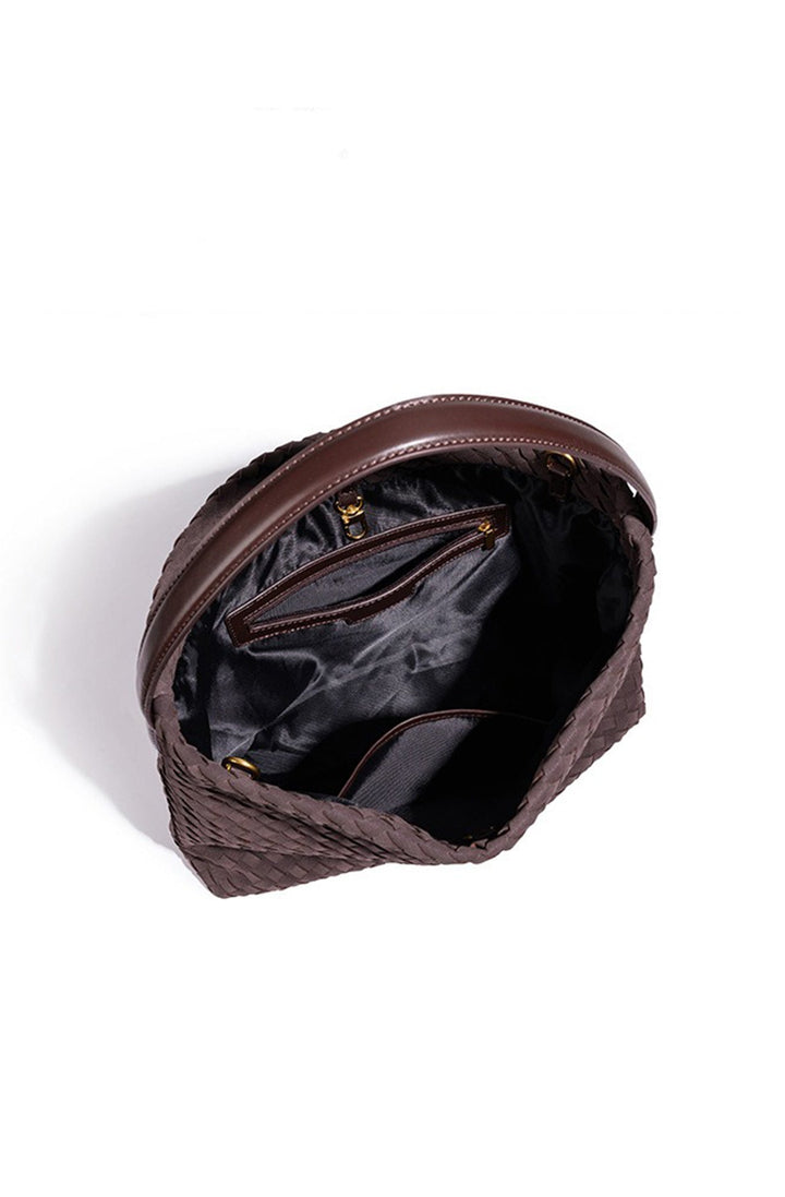 Sac fourre-tout chic et tressé pour femmes. Grand, l'accessoire de mode élégant pour toute occasion.