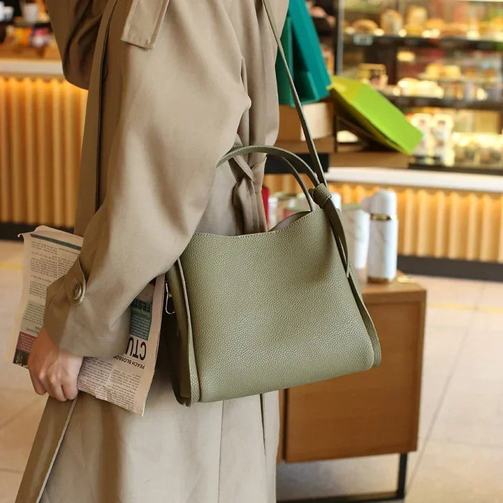 Sac à main en cuir grainé Astride couleur crème, un accessoire mode essentiel pour toute femme