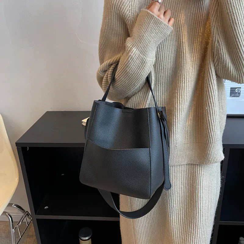 Sac à main élégant pour femme, grand format, avec bandoulière, un indispensable chic.