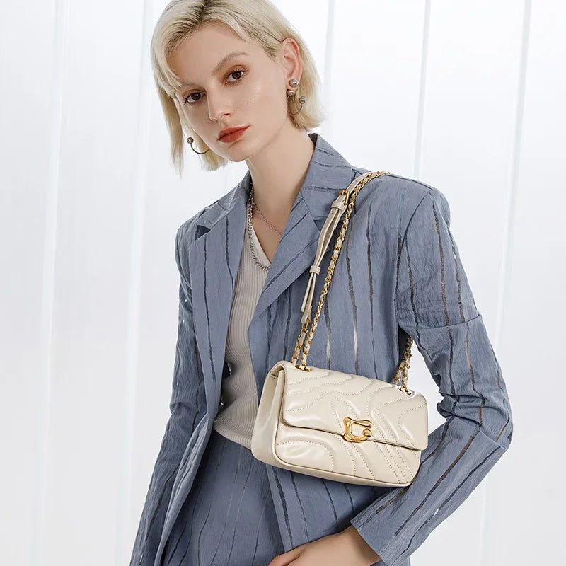 Sac à main bandoulière matelassé noir en cuir fendu pour femme, style élégant et chic