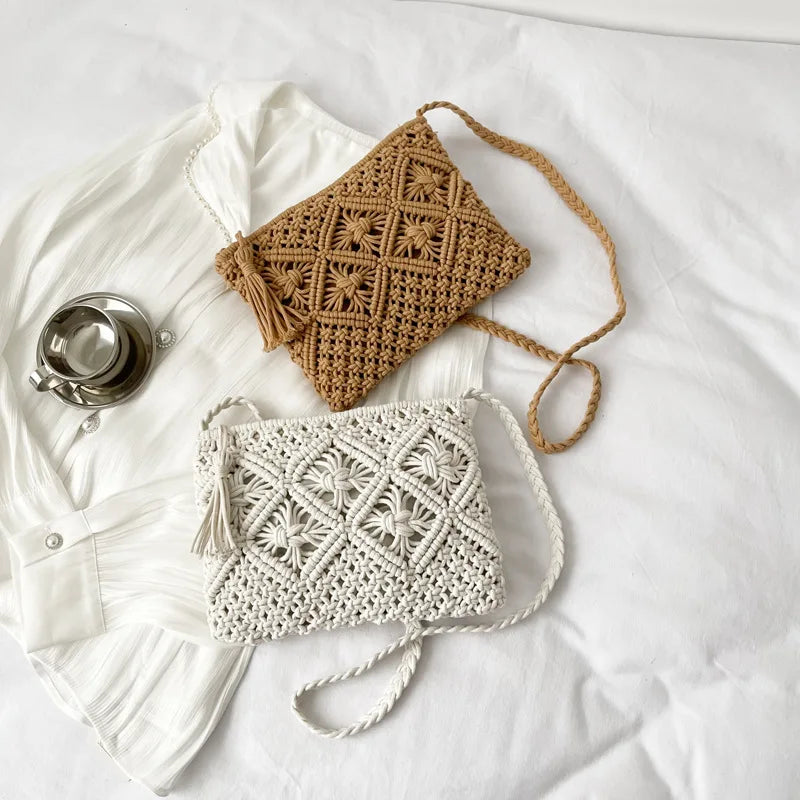Sac à main bohème chic en coton léger pour femme, accessoire mode parfait pour l'été.