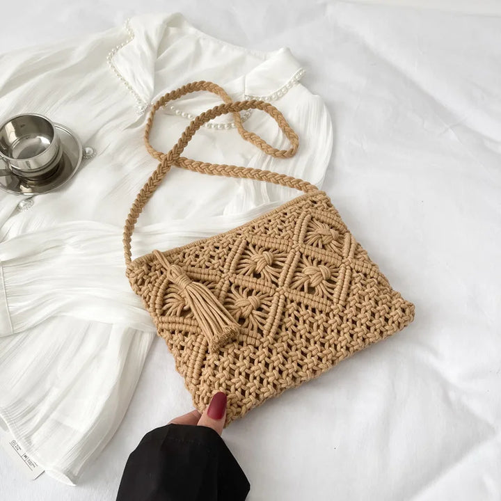 Sac bandoulière en coton léger pour femme, style bohème, idéal pour les sorties estivales.