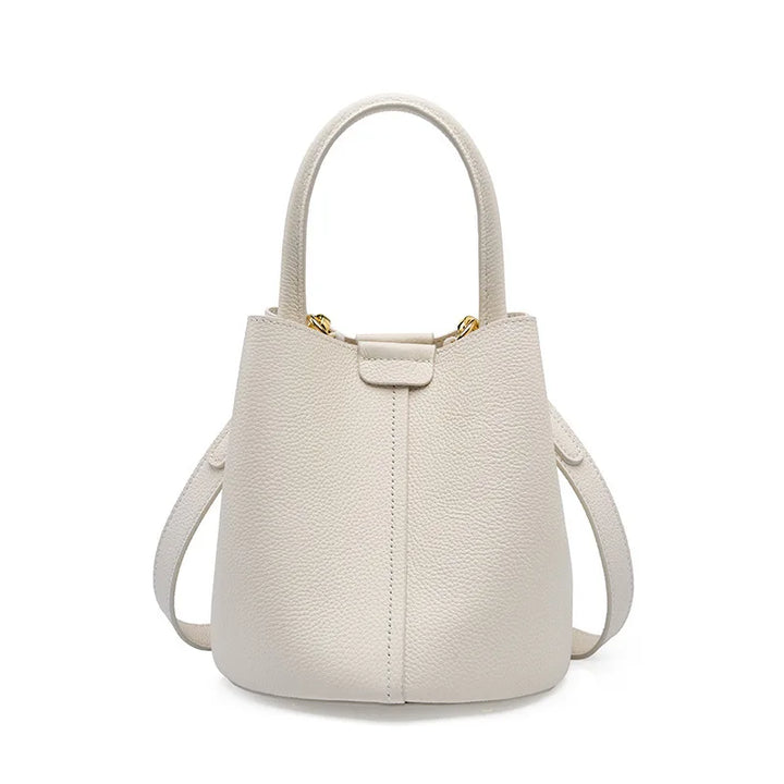 Sac à main bourse Valérie en cuir, vue de dos, pour apprécier sa forme unique et chic