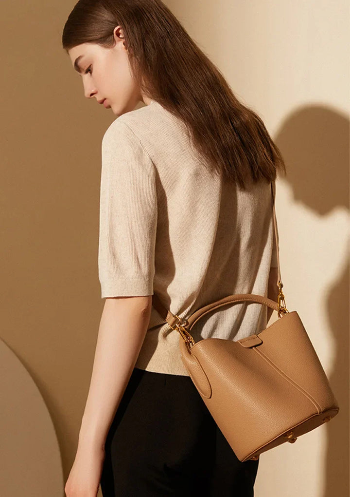 Sac bourse Valérie en cuir, un accessoire essentiel et chic pour chaque femme moderne