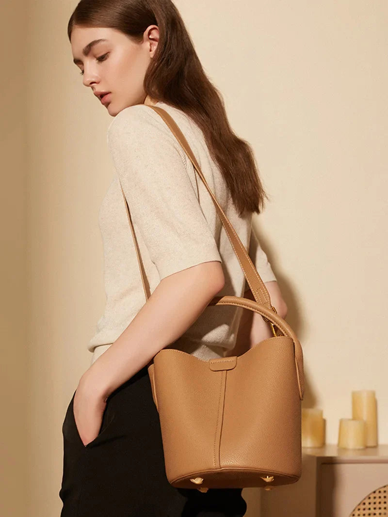 Sac bourse Valérie en cuir souple, détail froncé, design élégant pour femme moderne