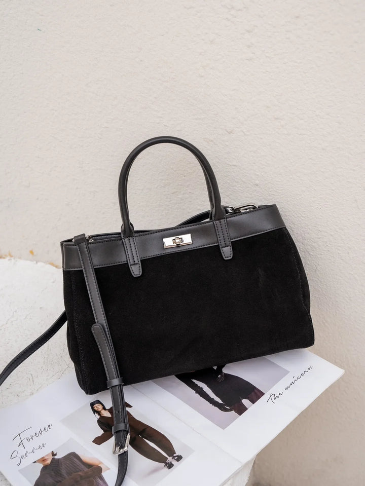 Sac bandoulière femme en cuir daim noir, accessoire mode élégant, parfait pour une sortie