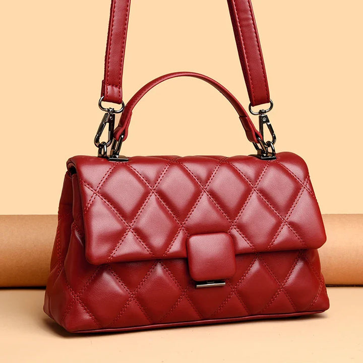 Sac à main beige capitonné femme avec bandoulière, idéal pour le quotidien.