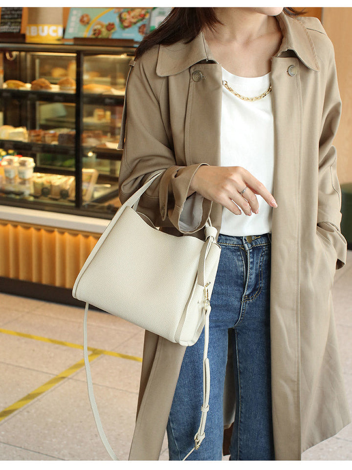 Sac à main élégant pour femme en cuir. Un accessoire de mode chic et pratique au quotidien.