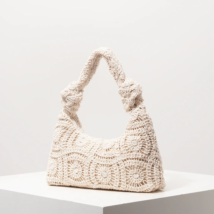Magnifique sac à main femme en crochet ivoire, parfait pour l'été et un look bohème chic.
