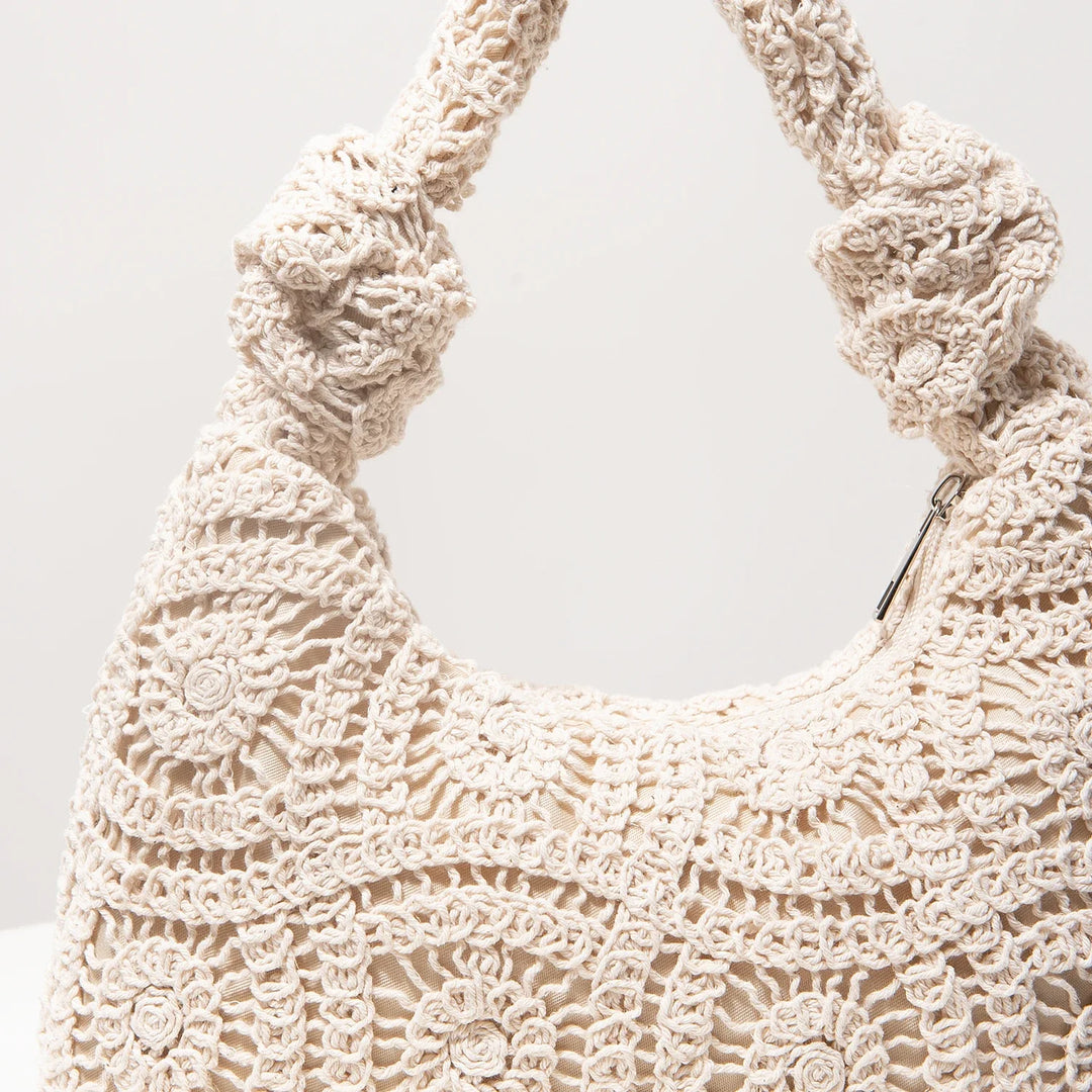 Sac à main femme estival en crochet fait main, couleur ivoire, pour un style bohème chic élégant.
