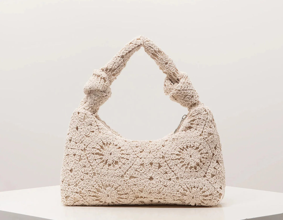 Tendance été : sac à main femme en crochet ivoire, style bohème chic, accessoire mode incontournable.