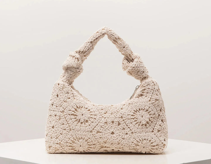 Tendance été : sac à main femme en crochet ivoire, style bohème chic, accessoire mode incontournable.