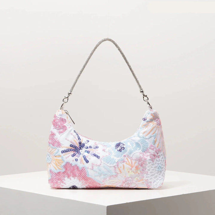 Léger sac à main d'été pour femme, brodé de motifs délicats et de sequins brillants, idéal pour un look décontracté chic.