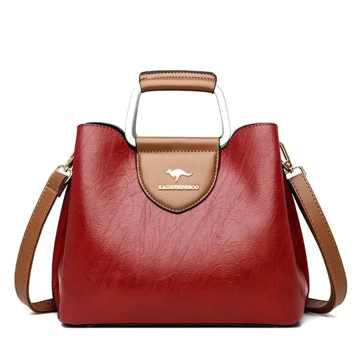 Sac à main en cuir noir pour femme, vue latérale, mettant en valeur son design épuré.